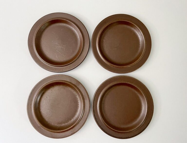 Read more about the article Vintage Set of 4 ARABIA Finland “Ruska”  8” Side Salad Dessert Plates Dark Brown