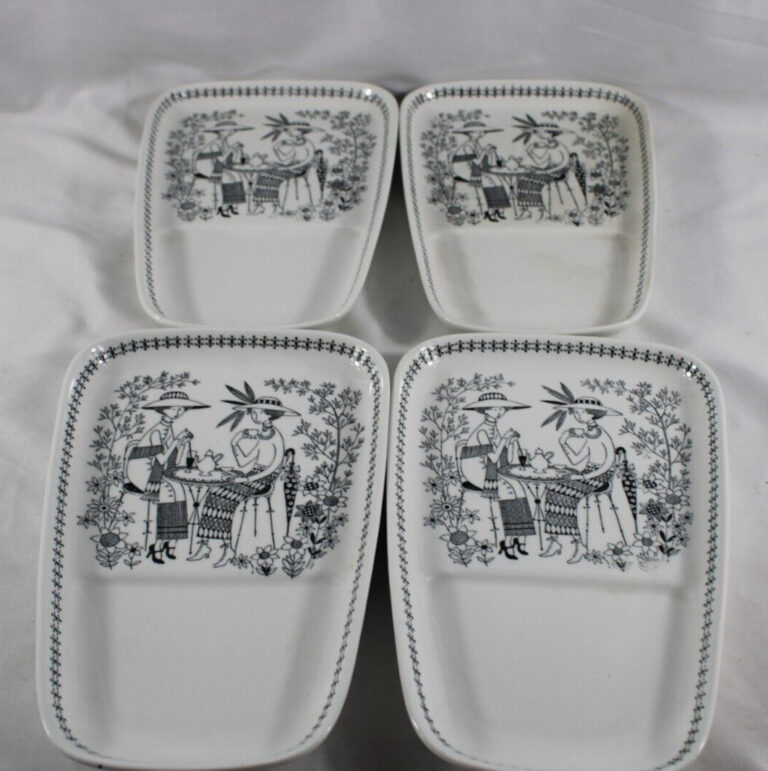 Read more about the article Emilia Set 4 Snack Tray Kaj Franck Raija Arabia Finland Black White