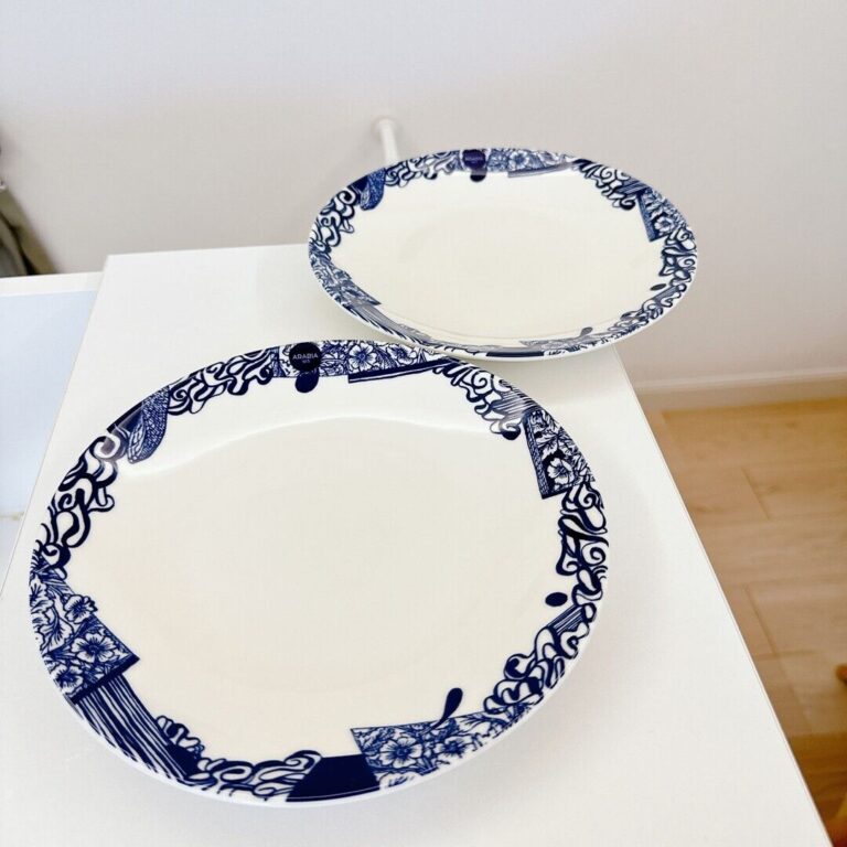 Read more about the article Arabia 24h Piennar Plate Dish Set of 2 Round White Blue Ceramic Pre-ownedxW7.9