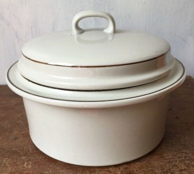 Read more about the article Arabia Round Casserole Finland Fennica Earthenware Pottery 1.5 QT with Lid