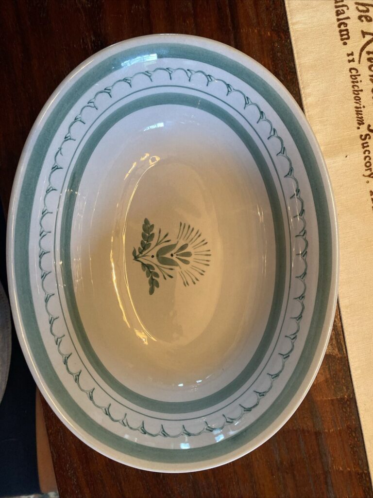 Read more about the article Vtg Arabia Finland Green Thistle Oval Serving Bowl Handpainted  10In