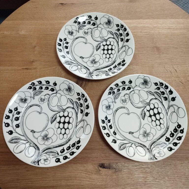 Read more about the article Arabia Paratiisi Black Plate 26cm 3 Set