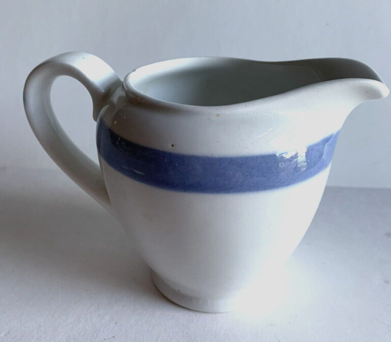 Read more about the article Vtg Arabia Finland Creamer Ribbons Blue Green Crown Stamp 8-8