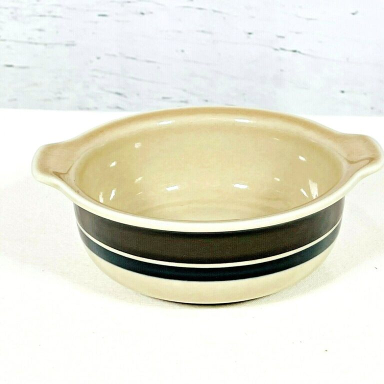 Read more about the article Arabia Finland Ruija Troubadour 4 LUGGED CEREAL SOUP BOWLS 6 3/8″ Brown Bands