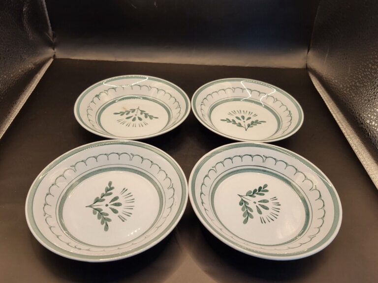 Read more about the article Arabia Finland Green Thistle 5″ Fruit Bowls Hand Painted Set Of 4