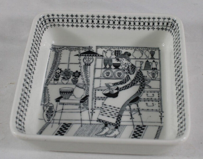 Read more about the article Emilia Square Dish  Kaj Franck Raija Arabia Finland Black White 5 1/2″