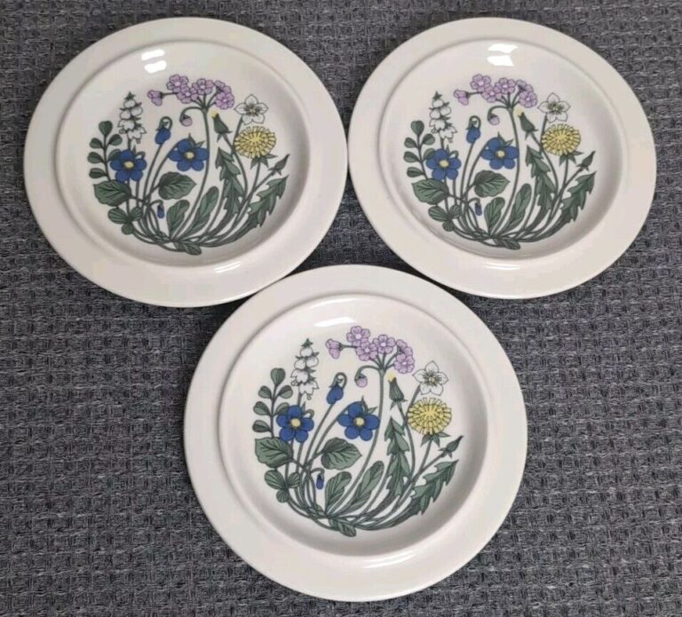 Read more about the article Lot of 3 MCM – Arabia of Finland – FLORA 8″ Salad / Luncheon Plates RARE