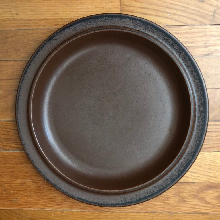 Read more about the article ARABIA OF FINLAND Round Brown 13″ Ruska Serving  Platter ~ MCM ULLA PROCOPE  EUC