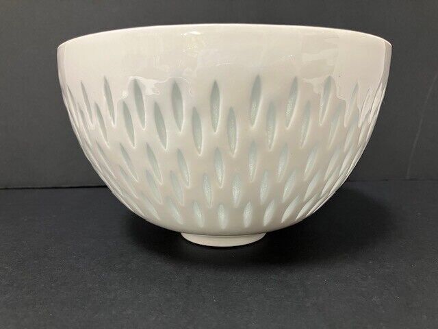 Read more about the article Arabia porcelain bowl rice window technique. Finland. mid-century modern