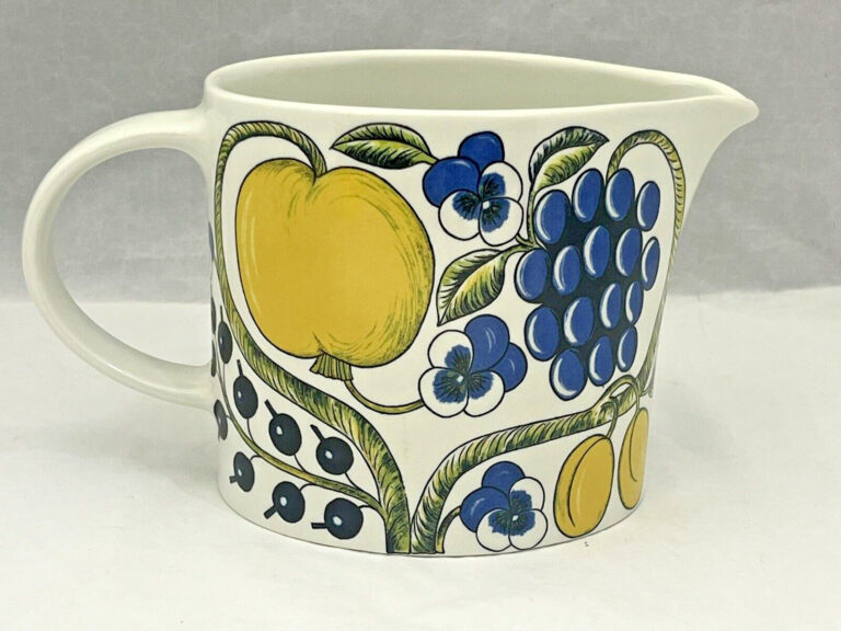 Read more about the article Vintage Arabia of Finland Paratiisi Pitcher Fruit Pattern Blue Yellow White