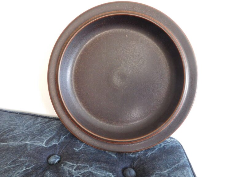 Read more about the article Vintage MCM ARABIA RUSKA FINLAND DECORATIVE 13″ PLATE BROWN STONEWARE