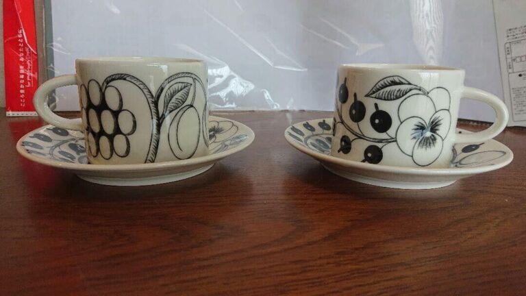 Read more about the article Arabia Paratiisi Black Cup Saucer Pair Set