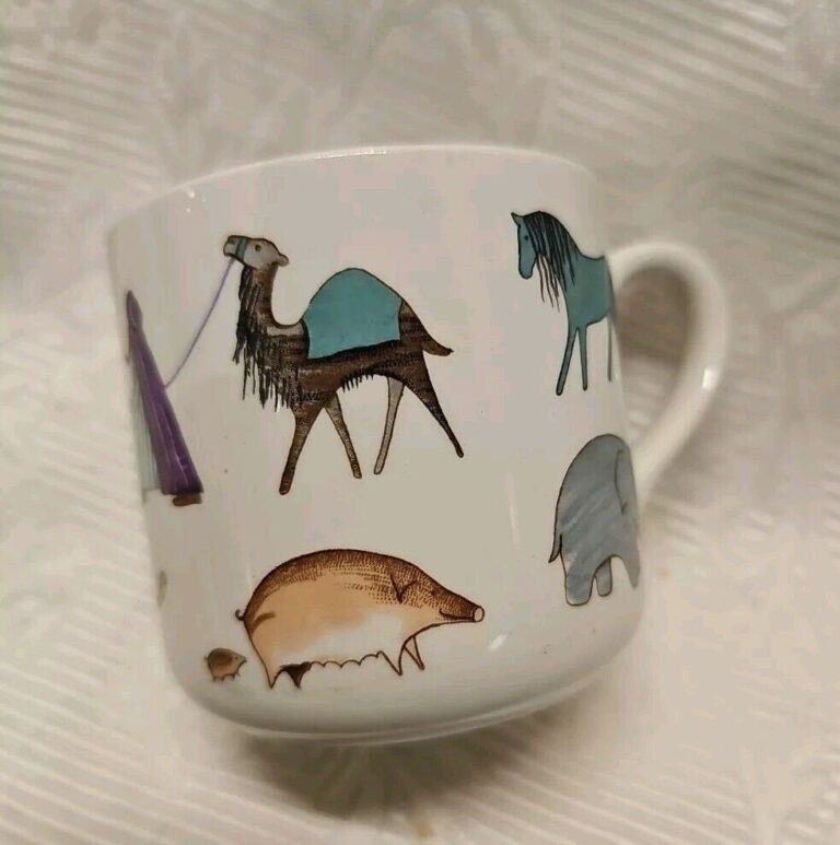 Read more about the article Vintage Arabia of Finland PARADE Animals Child’s Mug