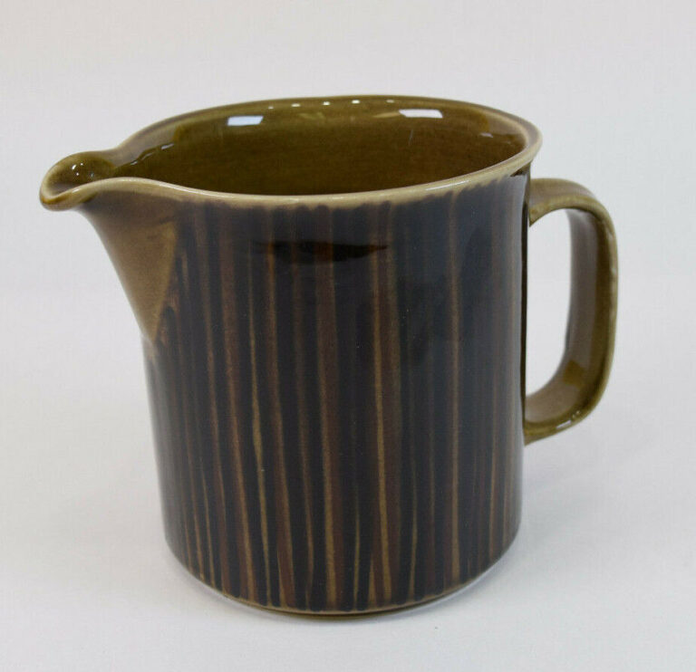 Read more about the article Arabia Made in Finland Kosmos Ceramic 5 1/8″ 32 Oz. Pitcher