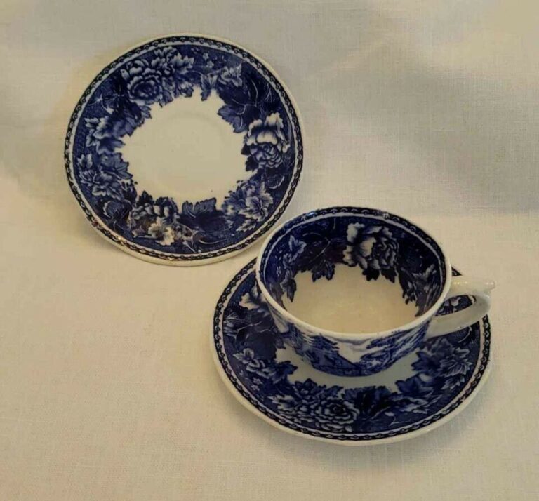 Read more about the article Arabia of Finland LANDSCAPE BLUE White Demitasse Cup Saucer and Extra Saucer