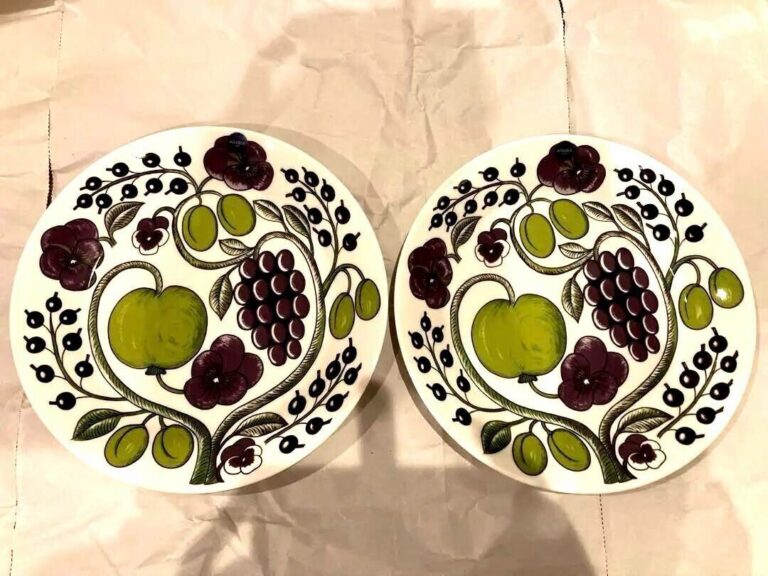 Read more about the article Arabia Paratiisi Purple Plate 26cm Pair Set #1