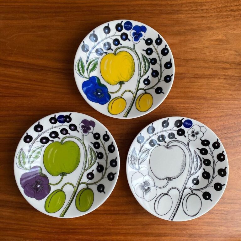 Read more about the article Arabia Paratiisi Black Yellow Purple Plate 16.5cm 3 Piece Set