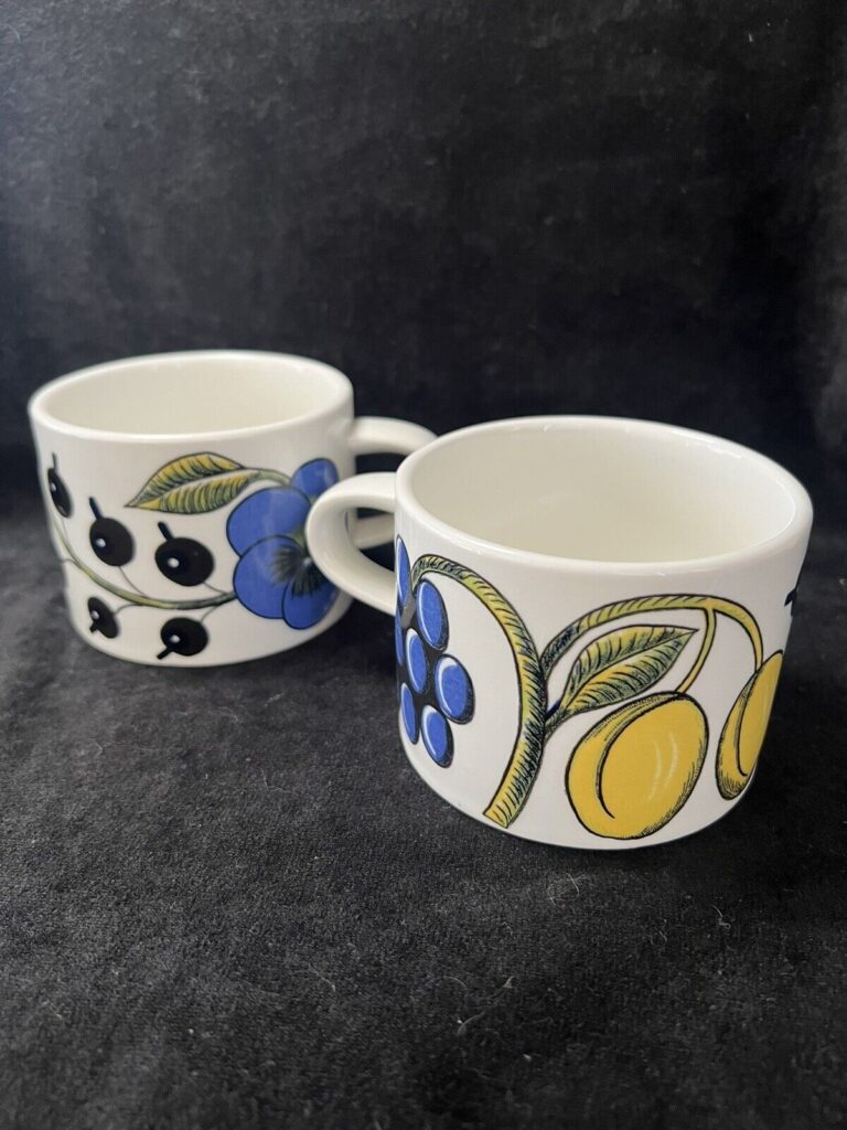 Read more about the article Arabia Paratiisi 2 5/8″ Flat Cup Mug PAIR England