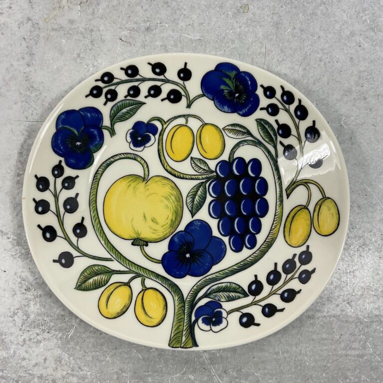 Read more about the article Vintage Arabia of Finland Paratiisi Plate 9.5″ Fruit Pattern Blue Yellow White