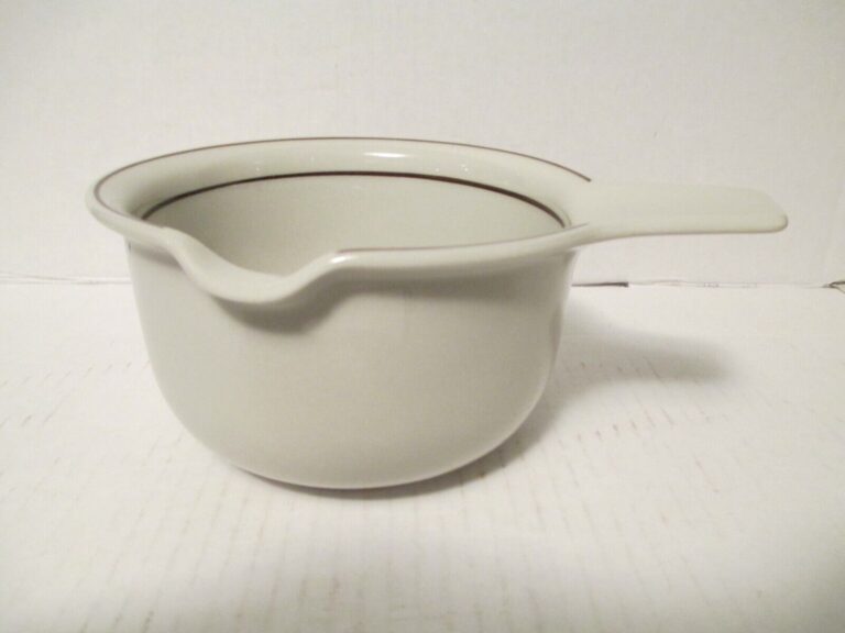 Read more about the article ARABIA FINLAND FENNICA OPEN SAUCE OR GRAVY BOWL