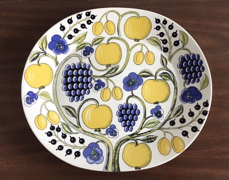 Read more about the article Arabia Of Finland Paratiisi Oval Serving 16” Platter Birger Kaipianen 1970