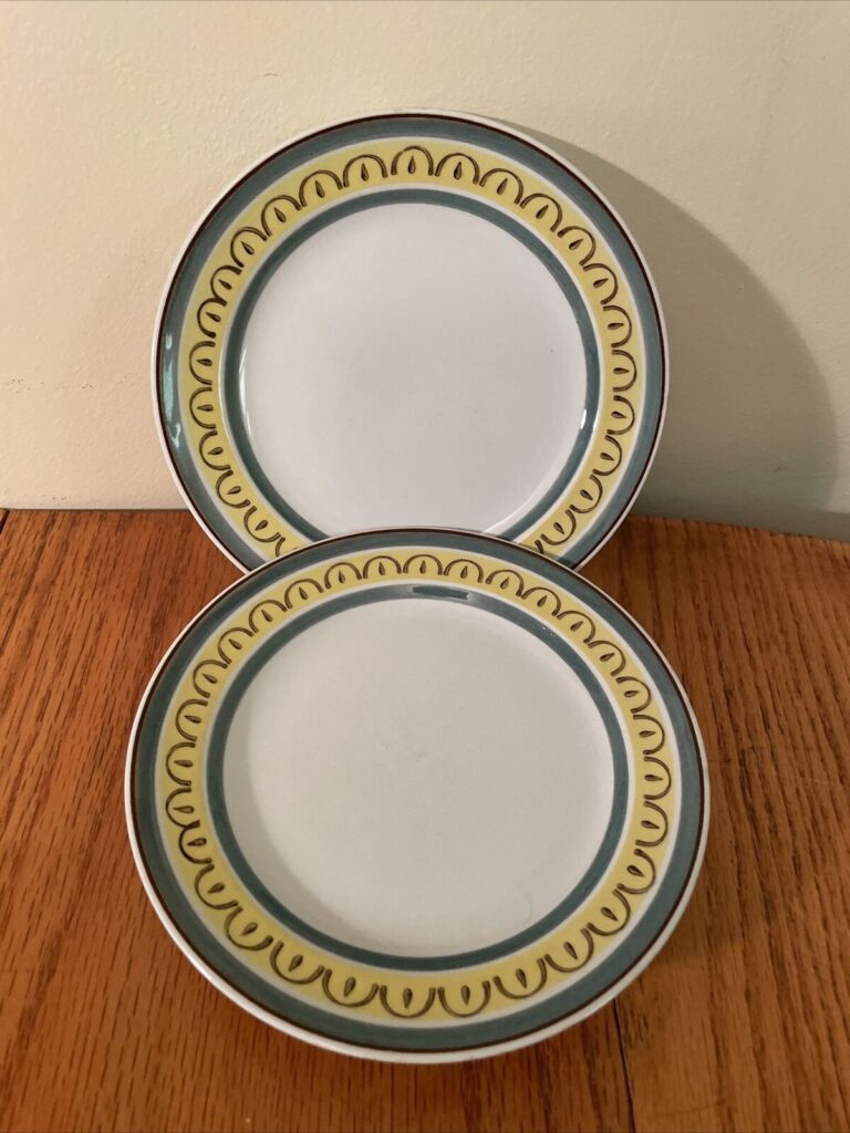 Read more about the article Arabia Finland CrownBand Set Of 4 Salad Plate 7.5” Clean 1968