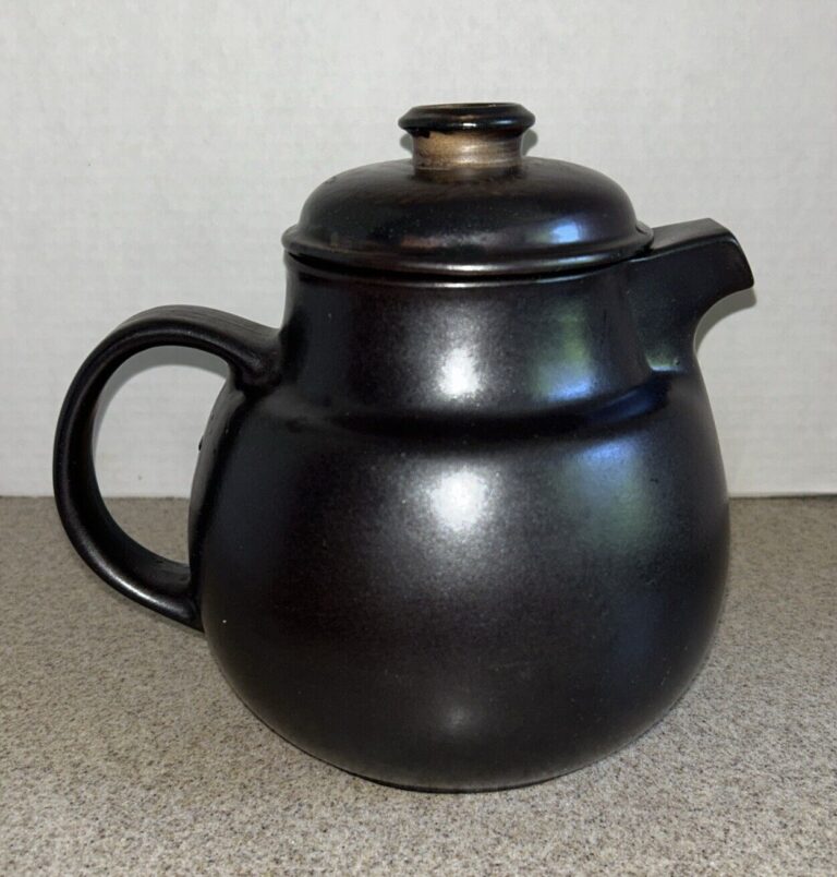 Read more about the article Arabia Of Finland LIEKKI teapot  Ulla Procope  1969s  KB4 Rare  Unused  Brown