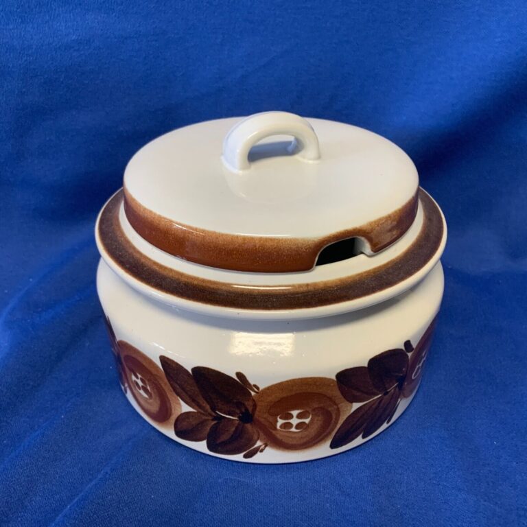 Read more about the article Arabia ROSMARIN BROWN Round Soup Tureen 6 1/4″