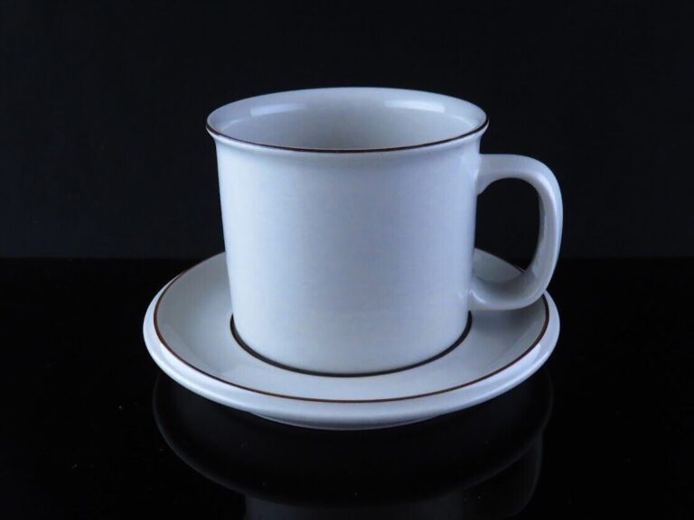 Read more about the article Arabia/Arabia Fennica/Richard Lindh/Richard Lindh/Ulla Procope Mug Saucer