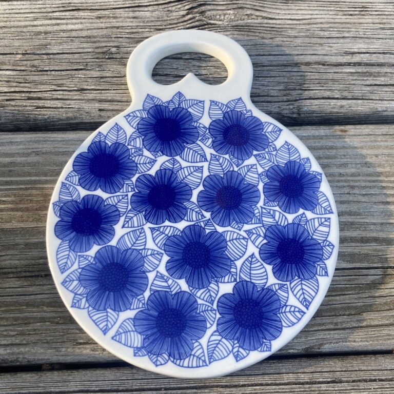 Read more about the article Vintage ARABIA OF FINLAND Malva Trivet Wall Hanging Mid Century Modern MCM