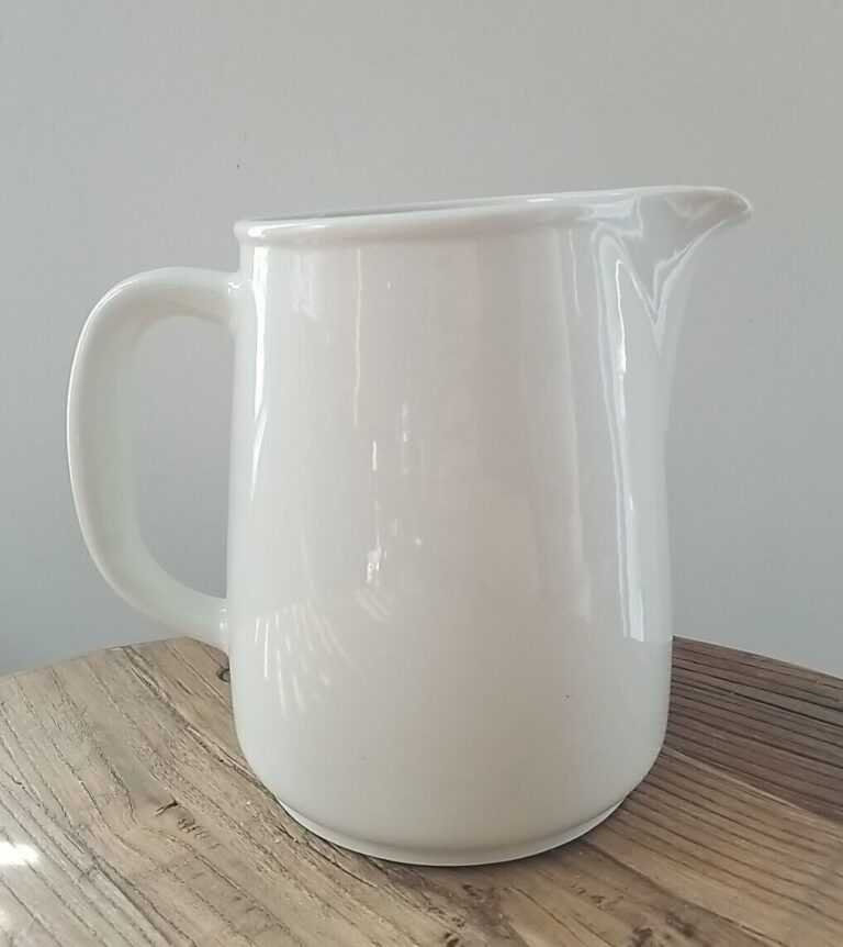 Read more about the article Arabia Pitcher 7″ Finland Teema ? Solid White Pottery EUC