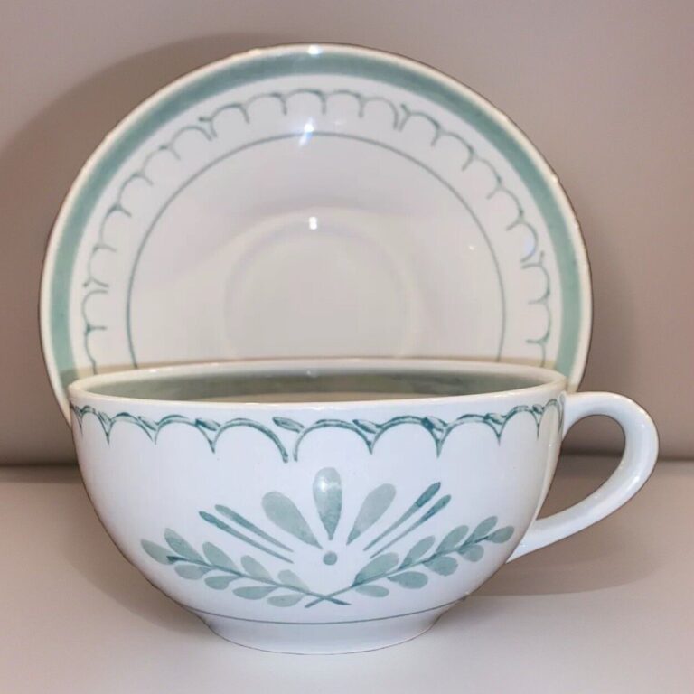 Read more about the article GREEN THISTLE ARABIA Cup and Saucer. Green and Gray Made in Finland. Handpainted EUC