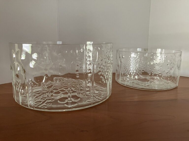 Read more about the article Lot of 2 Vtg Nuutajarvi Iittala ARABIA Finland Oiva Toikka Glass FLORA Bowls