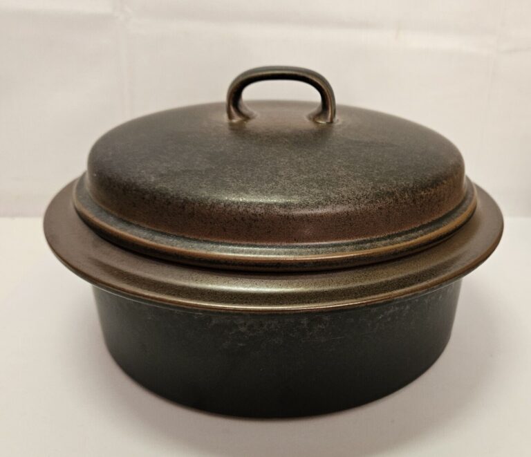 Read more about the article Vintage Arabia Finland RUSKA 9″ Covered Casserole by ULLA PROCOPE