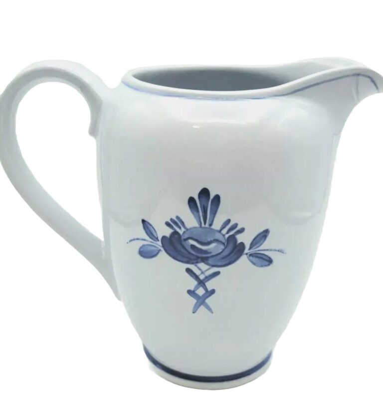 Read more about the article Vintage Arabia Finland Blue Rose Pitcher Hand Painted Blue Flower 36 oz MCM