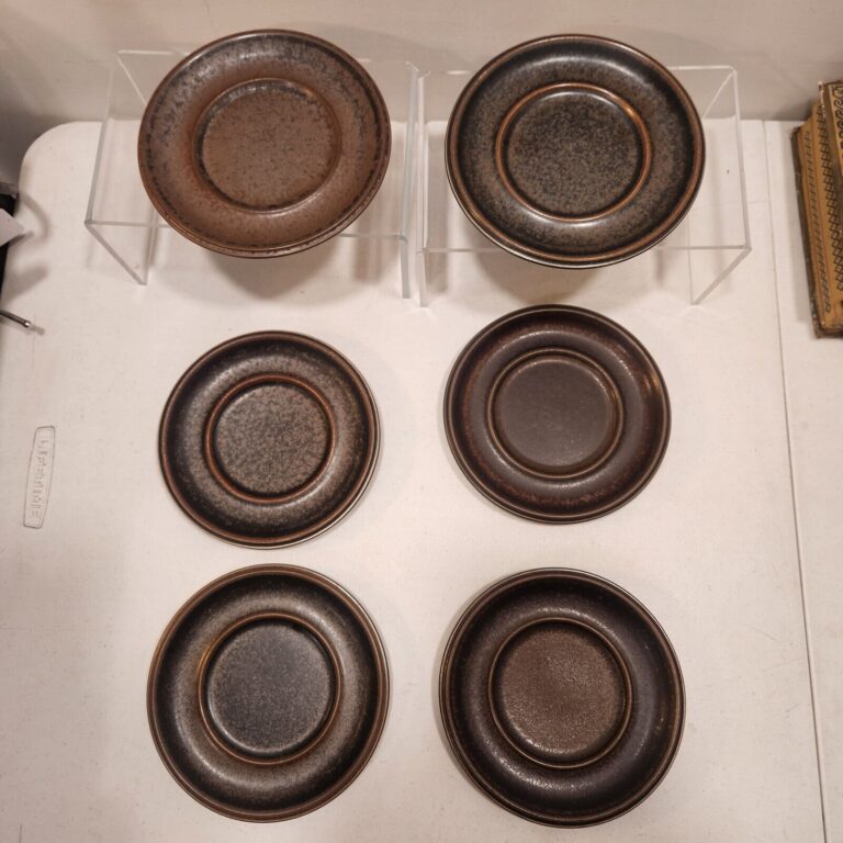 Read more about the article Set of 6 Arabia of Finland Ruska Saucers/Cup Under Plates  Darker Brown  6 3/8″