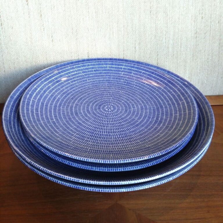 Read more about the article ARABIA 24h AVEC Old Logo Blue Pasta Plate Pre-owned　F/S Fedex