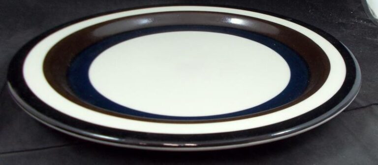 Read more about the article Arabia of Finland Kaira Chop Plate