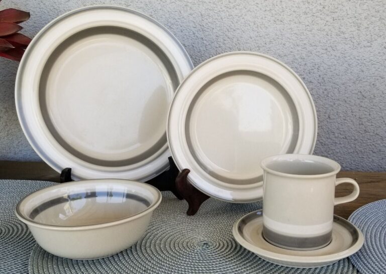 Read more about the article VTG. 6 PIECE PLACE SETTING ARABIA FINLAND SALLA DISHES 1979-1983