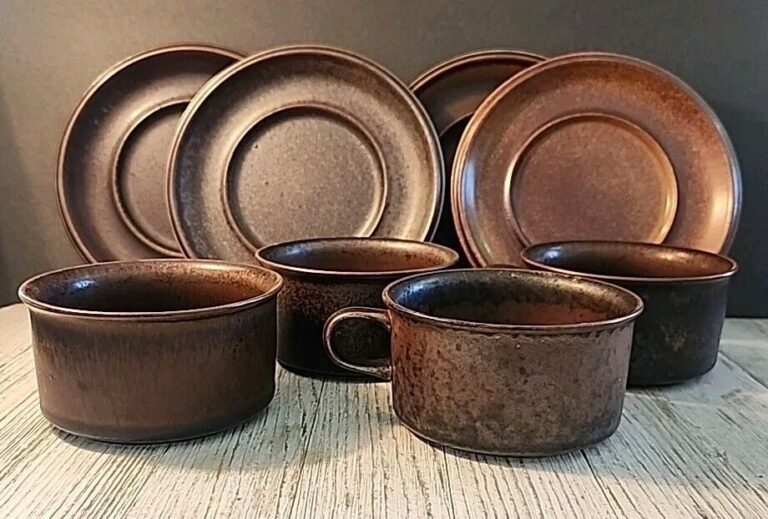 Read more about the article Vintage Arabia Finland Ruska Stoneware Espresso Tea 4 Cups and 4 Saucers EUC