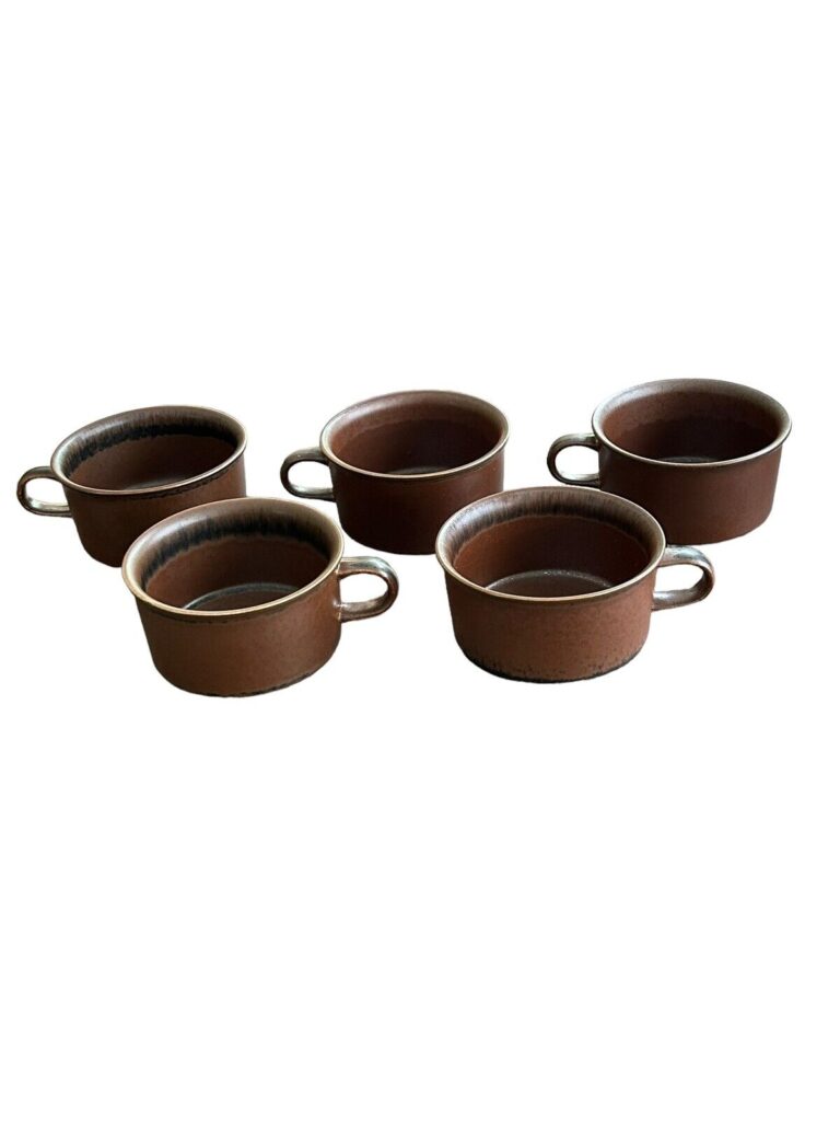 Read more about the article 5 ARABIA FINLAND RUSKA COFFEE CUPS SHORT FLAT BROWN EUC Cups Only