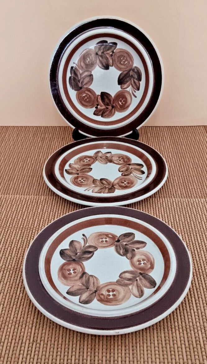 Read more about the article Arabia Finland Rosmarin Set of 3 Large Side or Salad Plates  Ulla Procope.