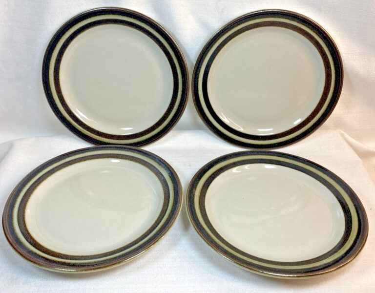 Read more about the article Arabia Rosmarin Made in Finland Set of 4-6 1/2” Plates