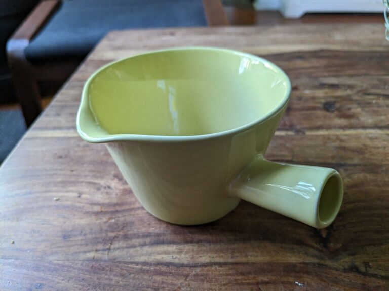 Read more about the article Vtg Arabia Finland Kilta Teema? Kaj Franck yellow sauce boat 3x6x4.75 Excellent!