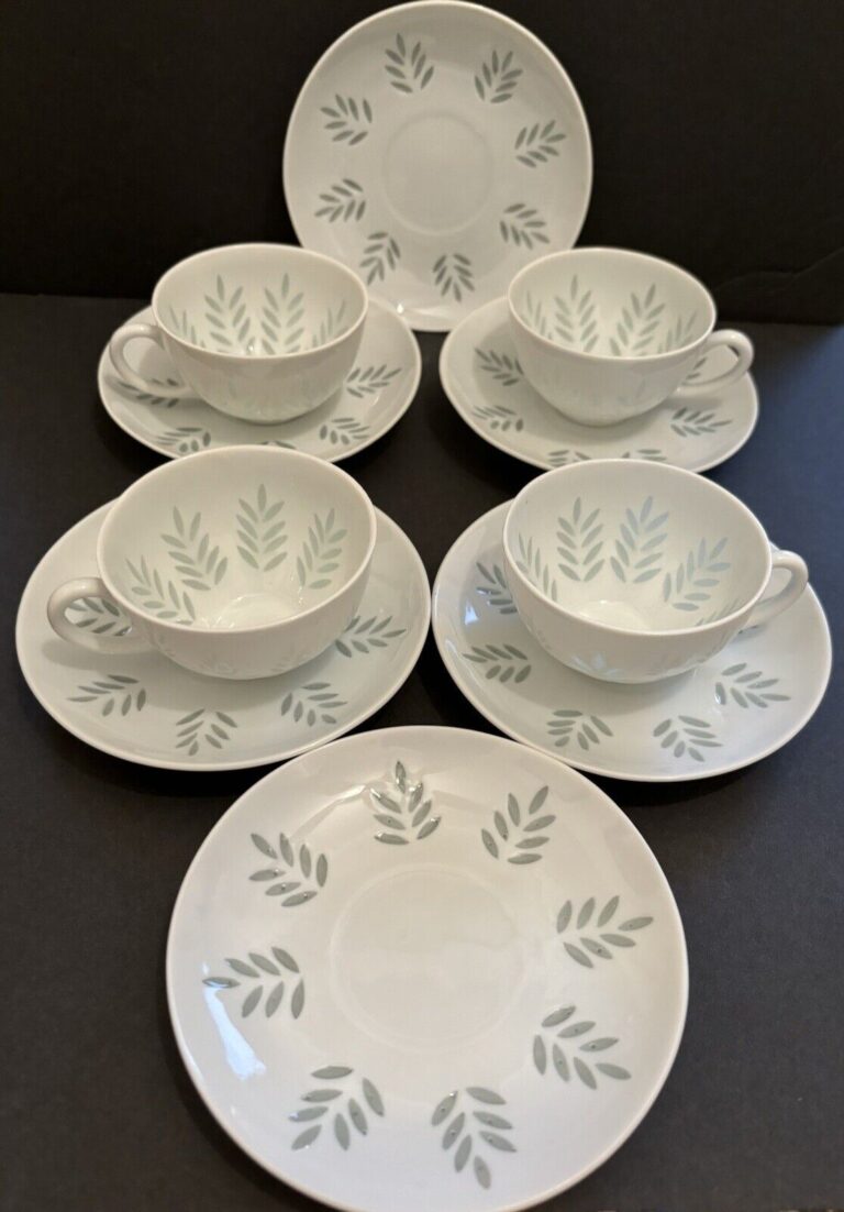 Read more about the article Arabia Finland Vintage Rice Pattern 4 Demitasse Cups 6 Saucers Friedl Holzer