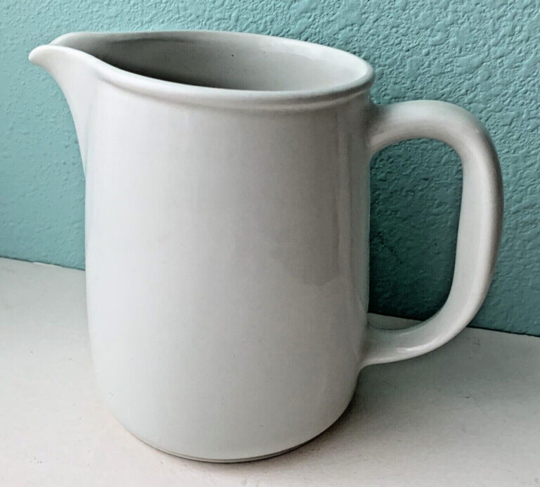 Read more about the article Vintage ARABIA FINLAND – 32 oz TEEMA Pitcher – Off White FL-3  6″ tall  MCM