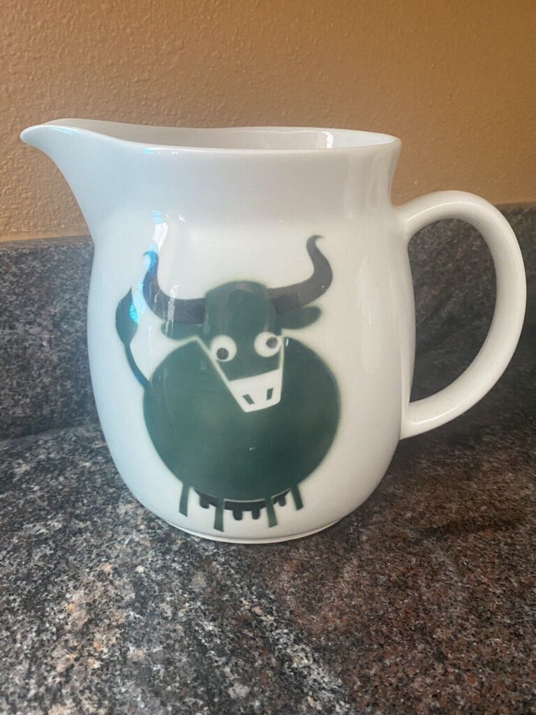 Read more about the article VINTAGE ARABIA FINLAND GREEN BULL COW PITCHER BY KAJ FRANCK  MID CENTURY MCM  6″