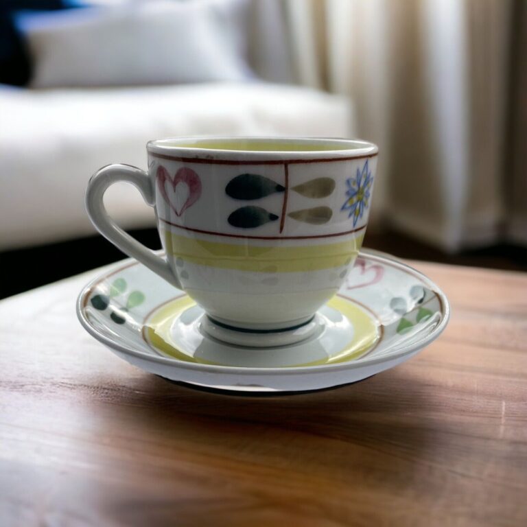 Read more about the article Vtg Tea Cup and Saucer ARABIA of Finland PIRTTI Demitasse Yellow Hearts Flowers