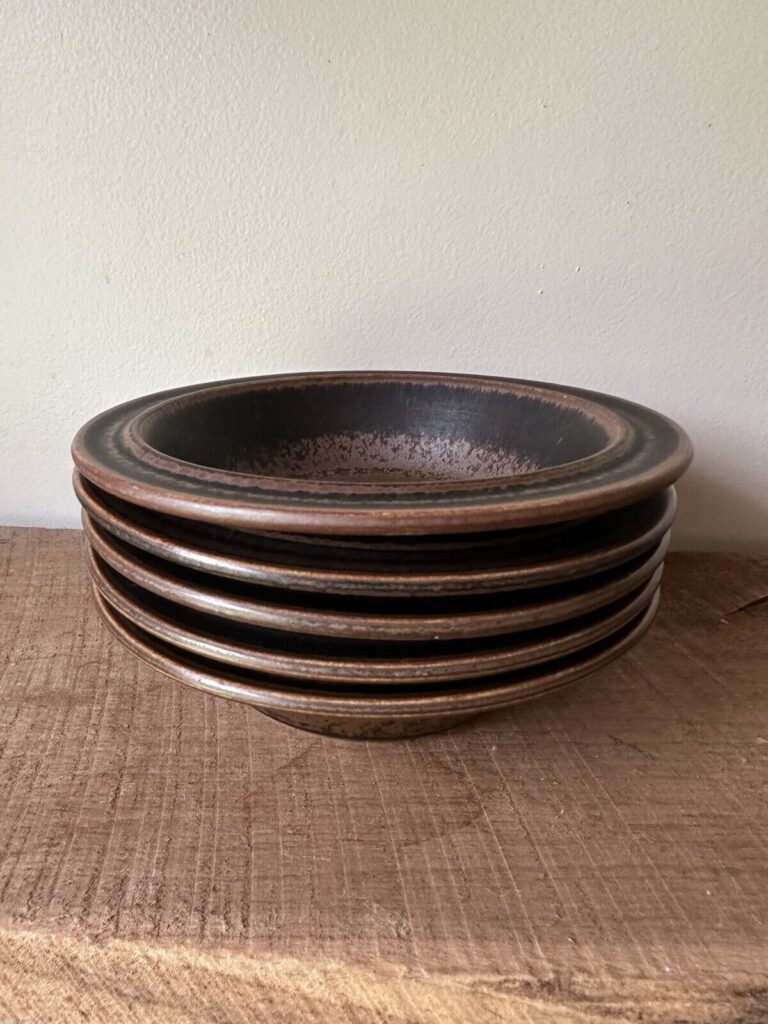 Read more about the article Vintage Arabia Finland Ruska Stoneware Rim Cereal Bowls