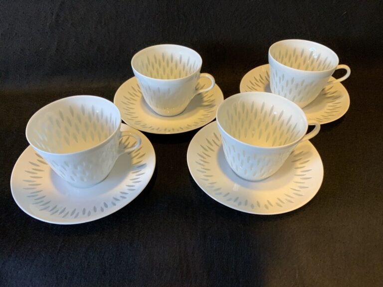 Read more about the article 4 Sets 8 Pc. Arabia Of Finland Friedl Holzer Kjellberg Rice Grain Cups and Saucers